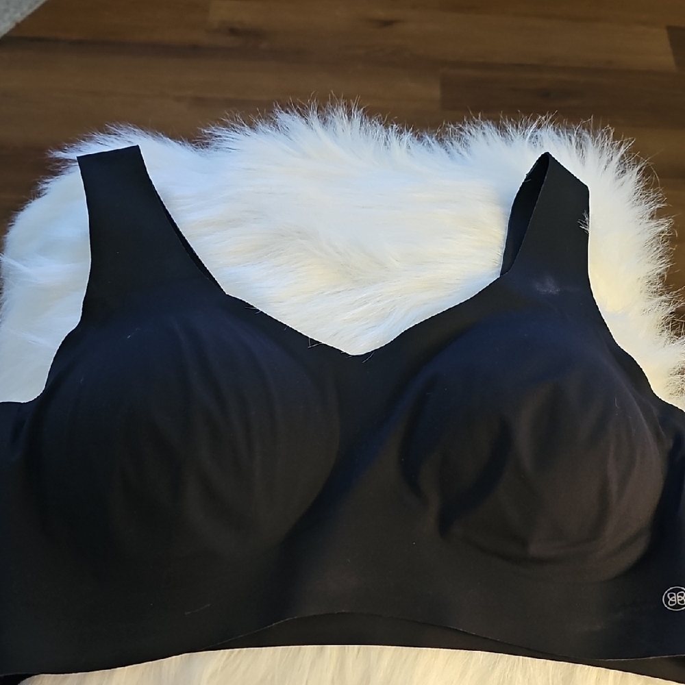 Honeylove Black Seamless Bra. Size 1X. Bonnet Cup.